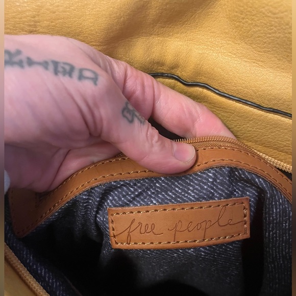 Yellow and Brown vegan leather Shoulder Bag - Picture 5 of 6